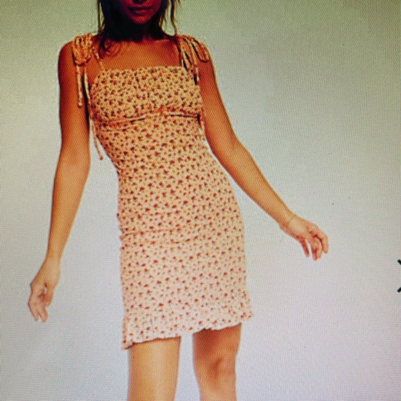 New Urban threads coral floral gathered bodice ruffled bottom dress in size 8 - Picture 3 of 9